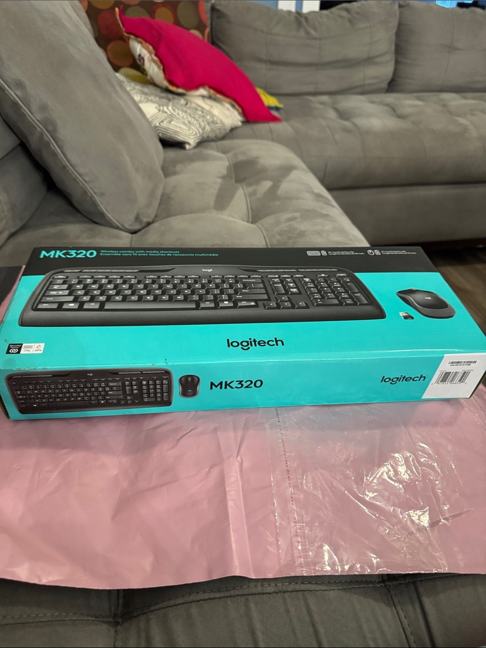 Logitech MK320 Wireless Keyboard and Mouse Combo - Black and Teal Box